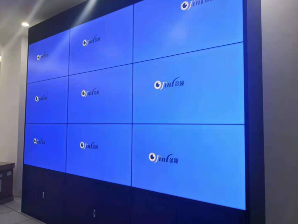 貴州電子商務職業(yè)學院55寸3.5MM3X3矩陣+機柜